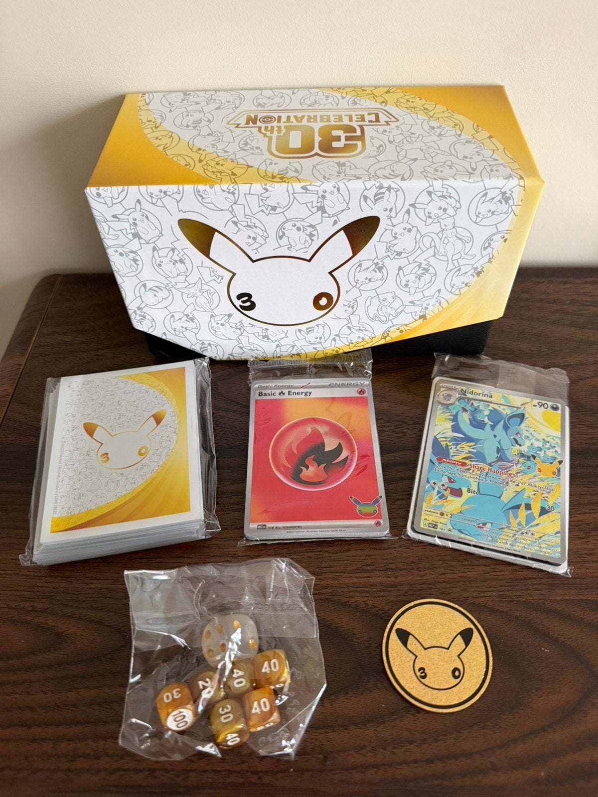 30th Celebration Elite Trainer Box (ETB), Ophalen of Verzenden, Nieuw, Starterdeck