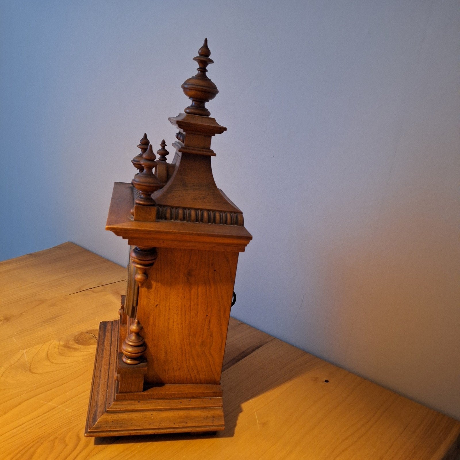 Antieke houten Jungjans tafelklok., Ophalen