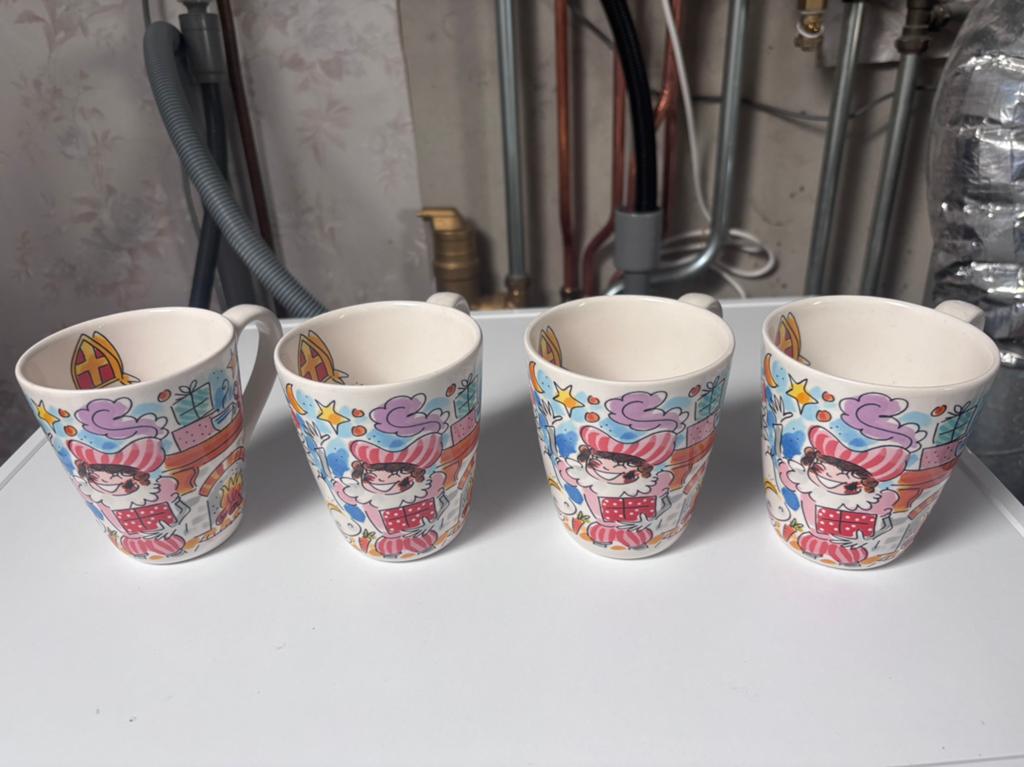 Sinterklaas mokken., Huis en Inrichting, Keuken | Servies, Ophalen, Blond Amsterdam, Zo goed als nieuw, Kop(pen) en/of Schotel(s)