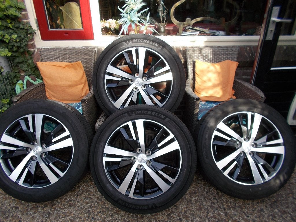 PEUGEOT 18 INCH VELGEN MET ZOMERBANDEN 3008 - 5008, Ophalen, 18 inch, Banden en Velgen, Zomerbanden