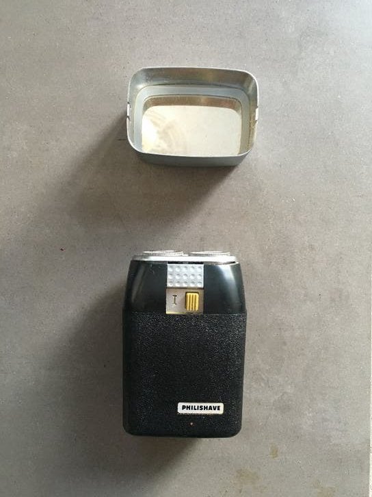 oud model Braun Philishave scheerapparaat met leren hoesje, Verzamelen, Ophalen of Verzenden, Persoonlijke verzorging