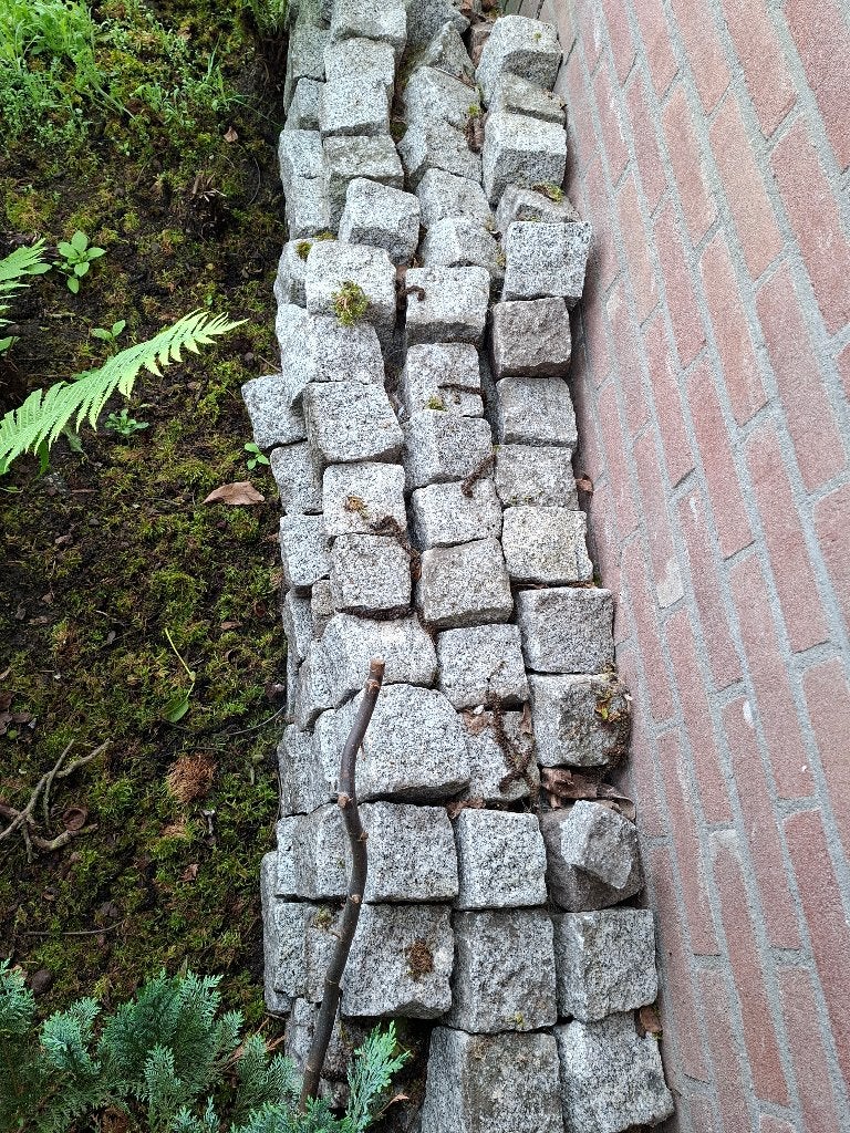 Portugese basalt keitjes, Tuin en Terras, Grind, Keien en Split, Ophalen, Antraciet, Zo goed als nieuw, Kei