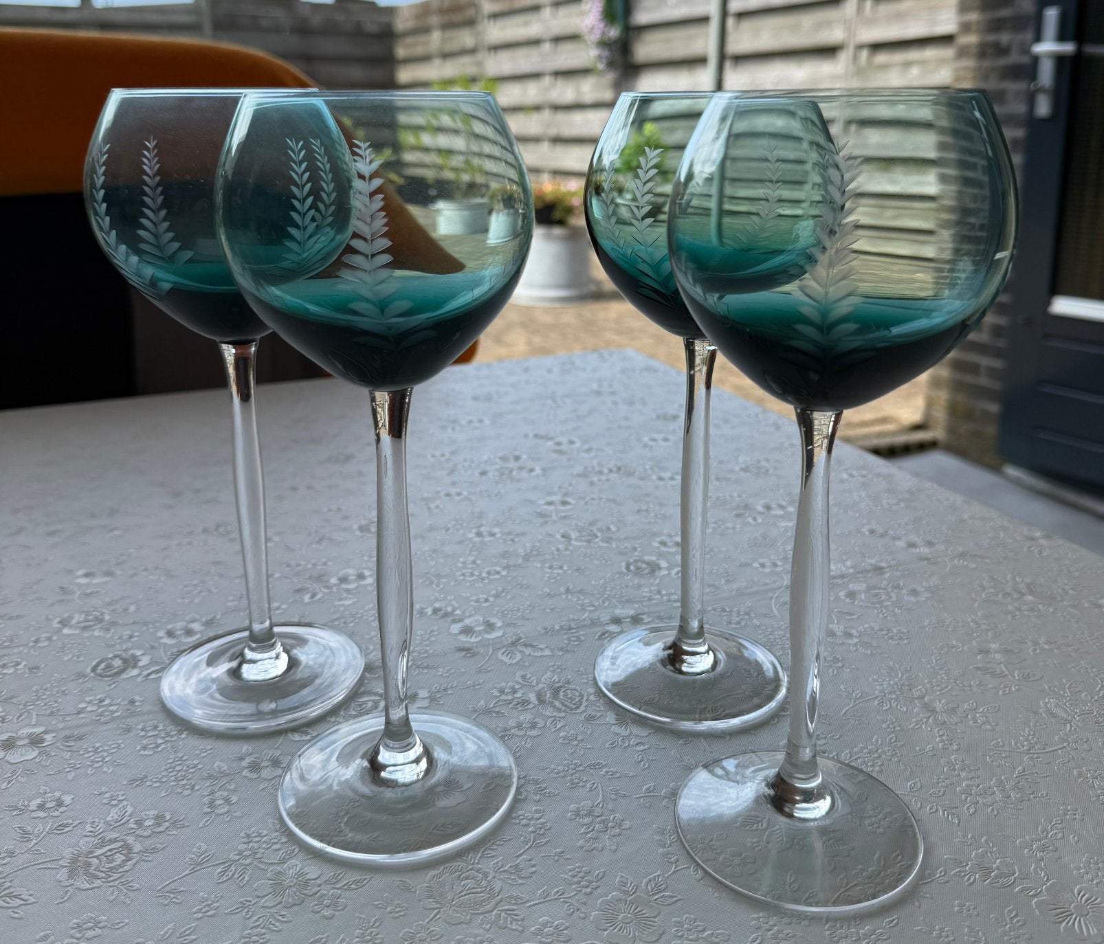 Hele mooie geslepen blauw/groene wijnglazen, Verzamelen, Glas en Borrelglaasjes, Ophalen, Zo goed als nieuw, Overige typen