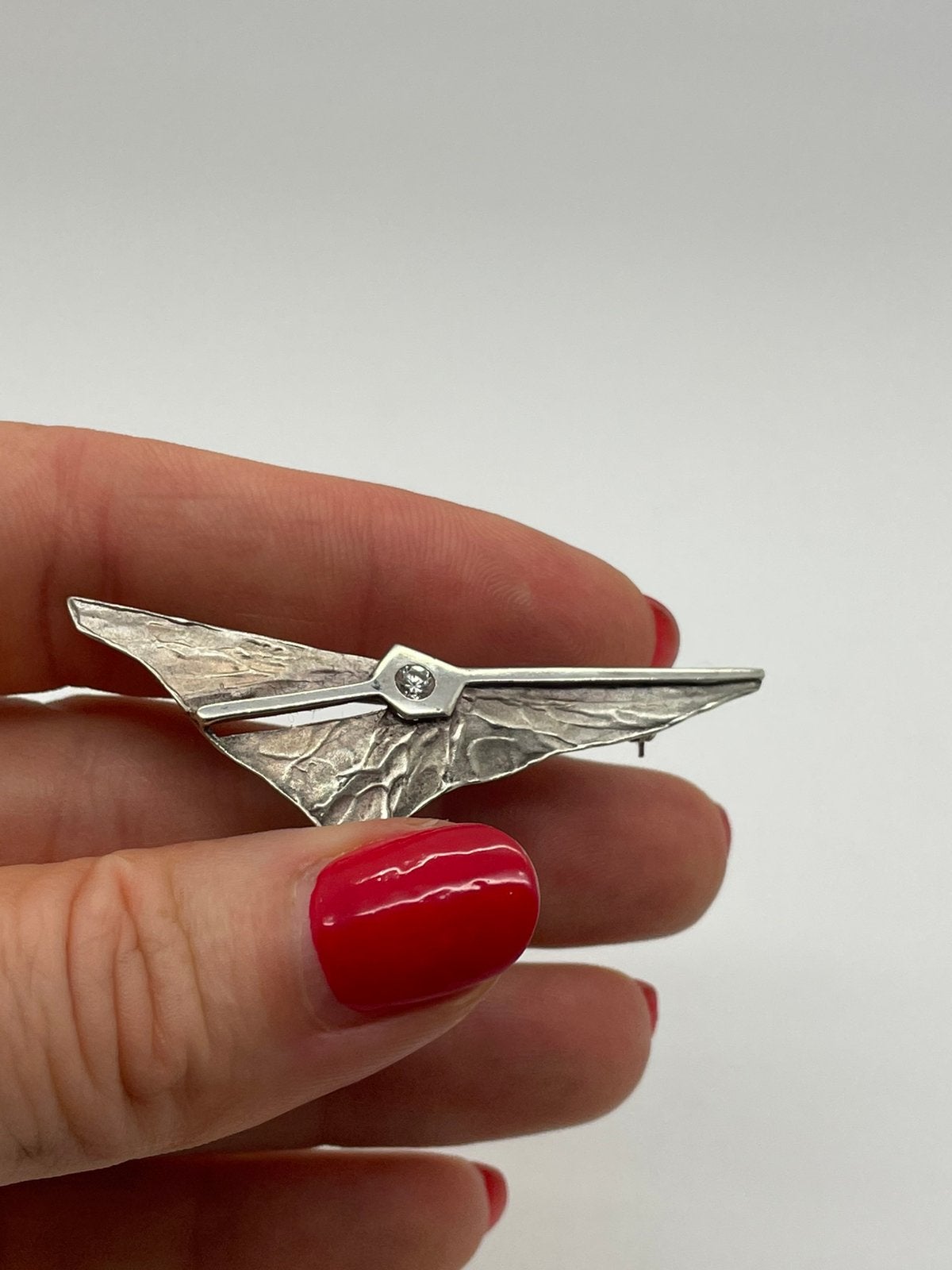 E625 Prachtige zilveren TEKA broche, 4 tot 7 cm, Ophalen of Verzenden, X, Met edelsteen