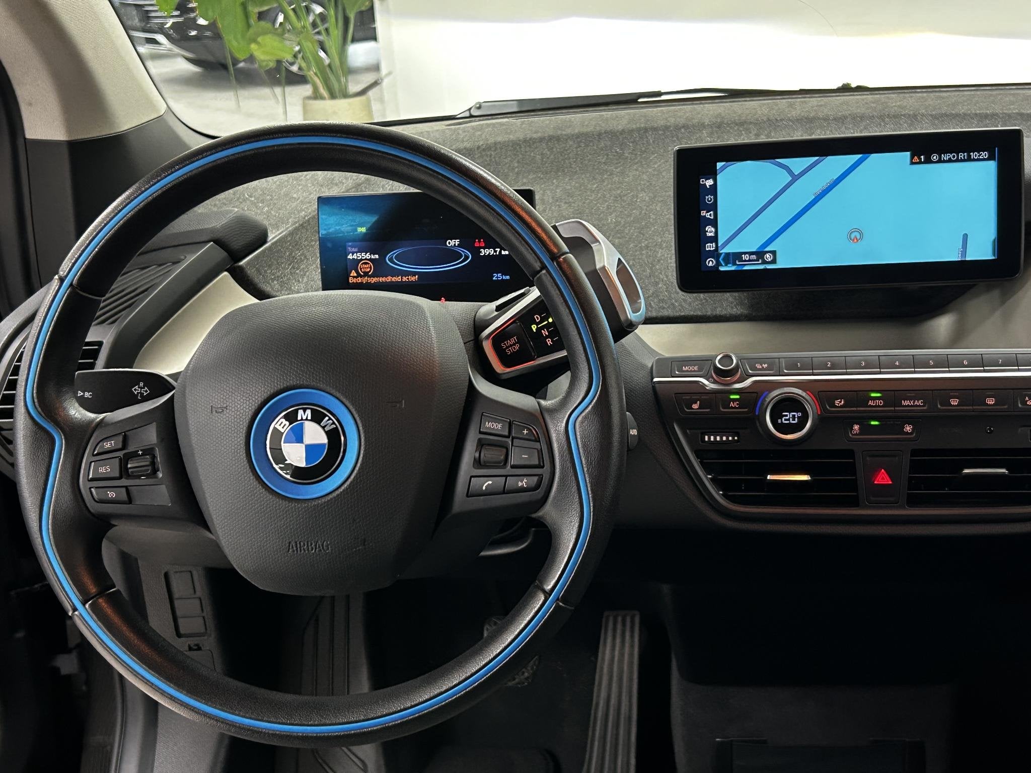 BMW i3 Business Edition 120Ah 42 kWh NAVIGATIE | PARKEERSENS, Auto's, Huisgarantie, Met garantie (alle), 4 stoelen, 258 min