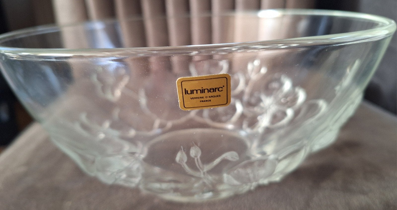 Luminarc , glazen schaal, ronde met bloemmotief., Ophalen of Verzenden, Nieuw, Rond, Glas