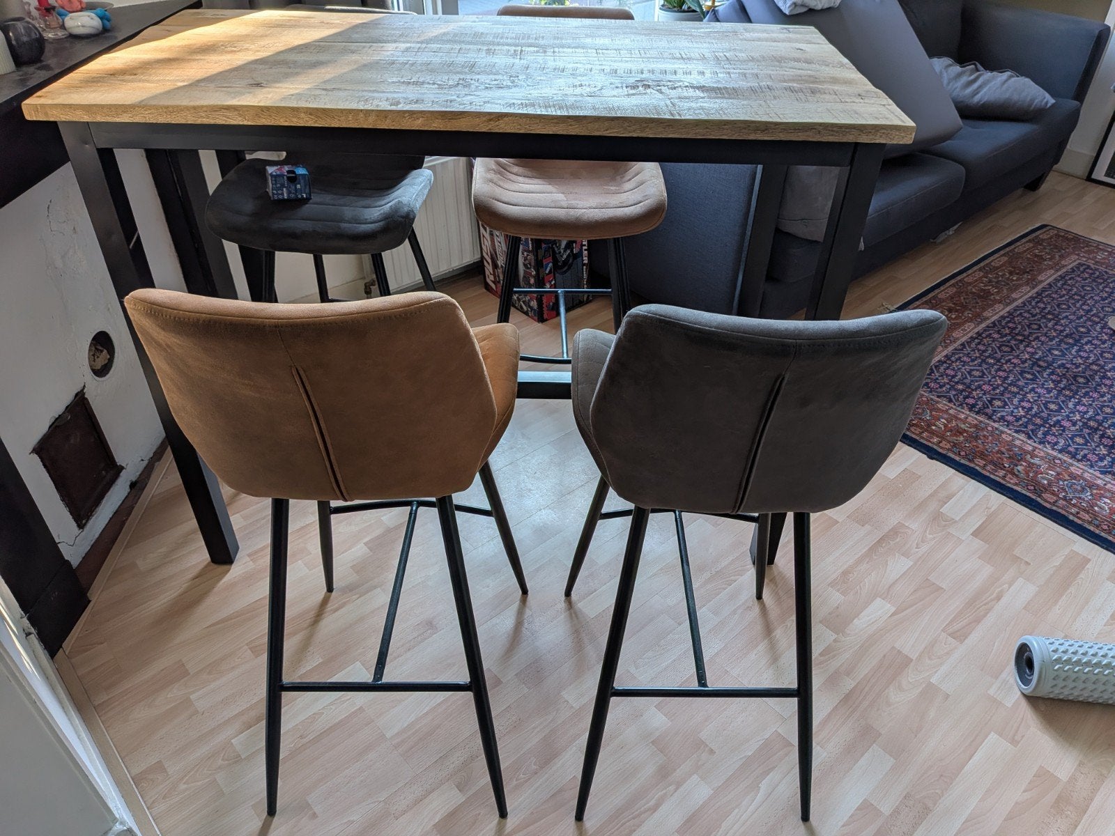 Hoge eettafel met 4 barkrukken - Industrieel design, Huis en Inrichting, Tafels | Eettafels, Gebruikt, 50 tot 100 cm, 150 tot 200 cm