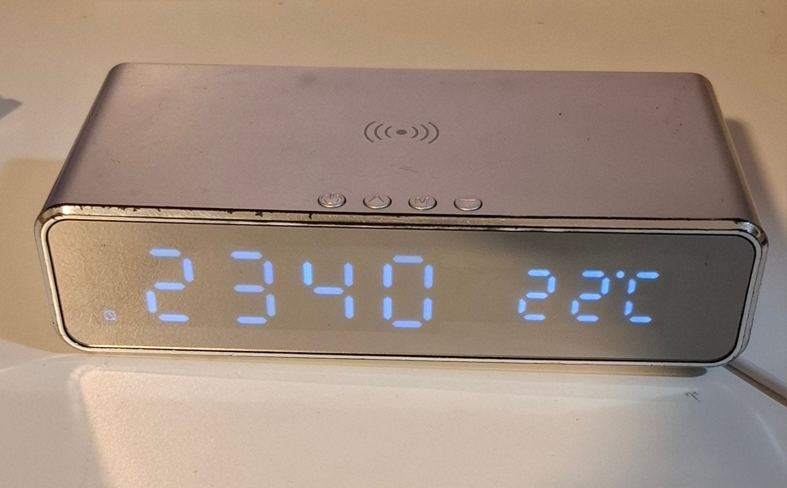Digitale Klok & Wekker met Draadloos Opladen en USB-C, Ophalen
