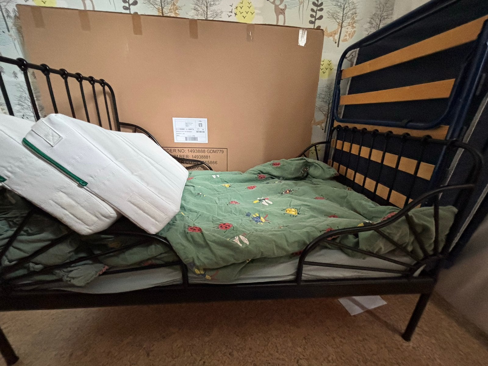 IKEA MINNEN meegroeibed zwart, 80x200 cm, Huis en Inrichting, Slaapkamer | Bedden, Ophalen, Verstelbaar, Eenpersoons, Zwart