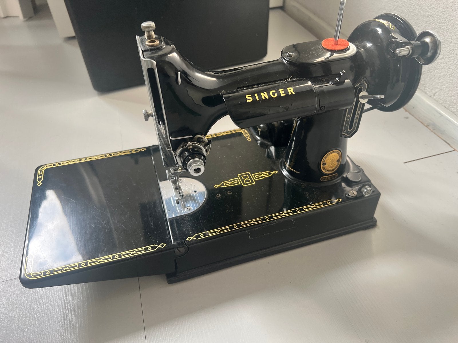 Singer 221K Naaimachine met koffer en accessoires, Ophalen, Zo goed als nieuw, Naaimachine, Singer