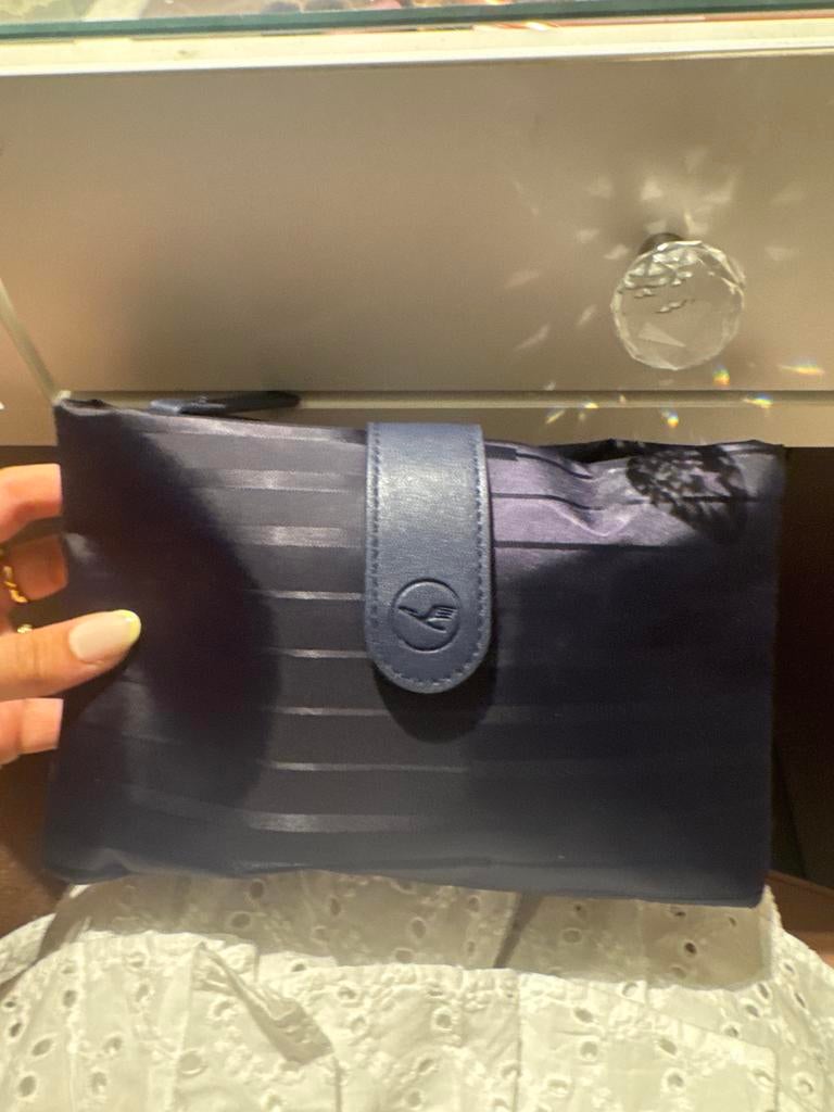 Lufthansa Amenity Kit - Nieuw en Ongebruikt, Ophalen of Verzenden, Nieuw, Blauw, Heer of Dame