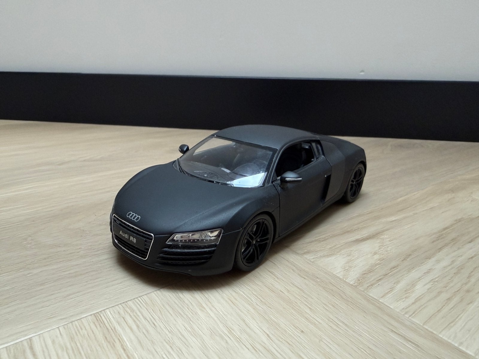 Welly Audi R8 matt zwart 1:24, Ophalen of Verzenden, Zo goed als nieuw