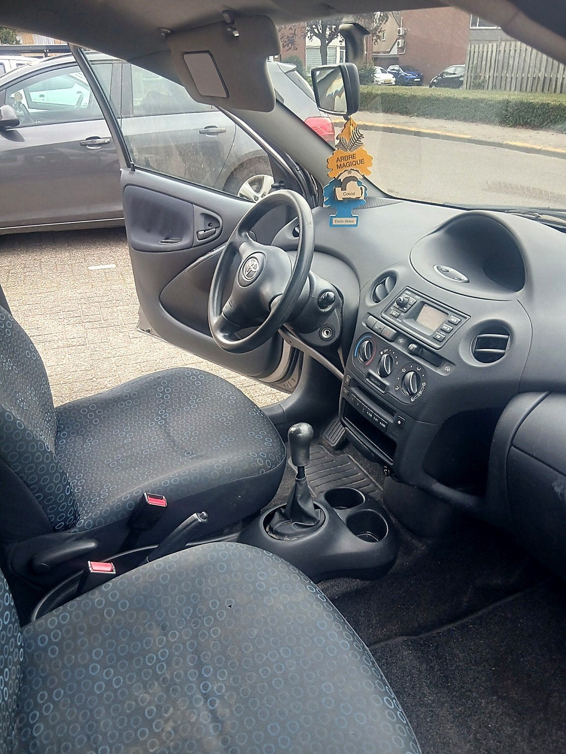 Foto 10 van Toyota Yaris 1.3 87pk zuinige, lage 143000km!