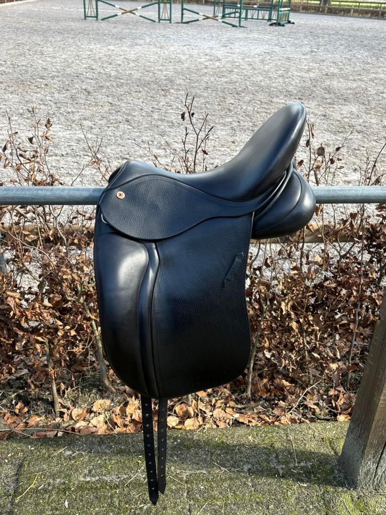 Vivary dressuurzadel 17” weinig gebruikt, Dieren en Toebehoren, Ophalen, Gebruikt, Dressuur