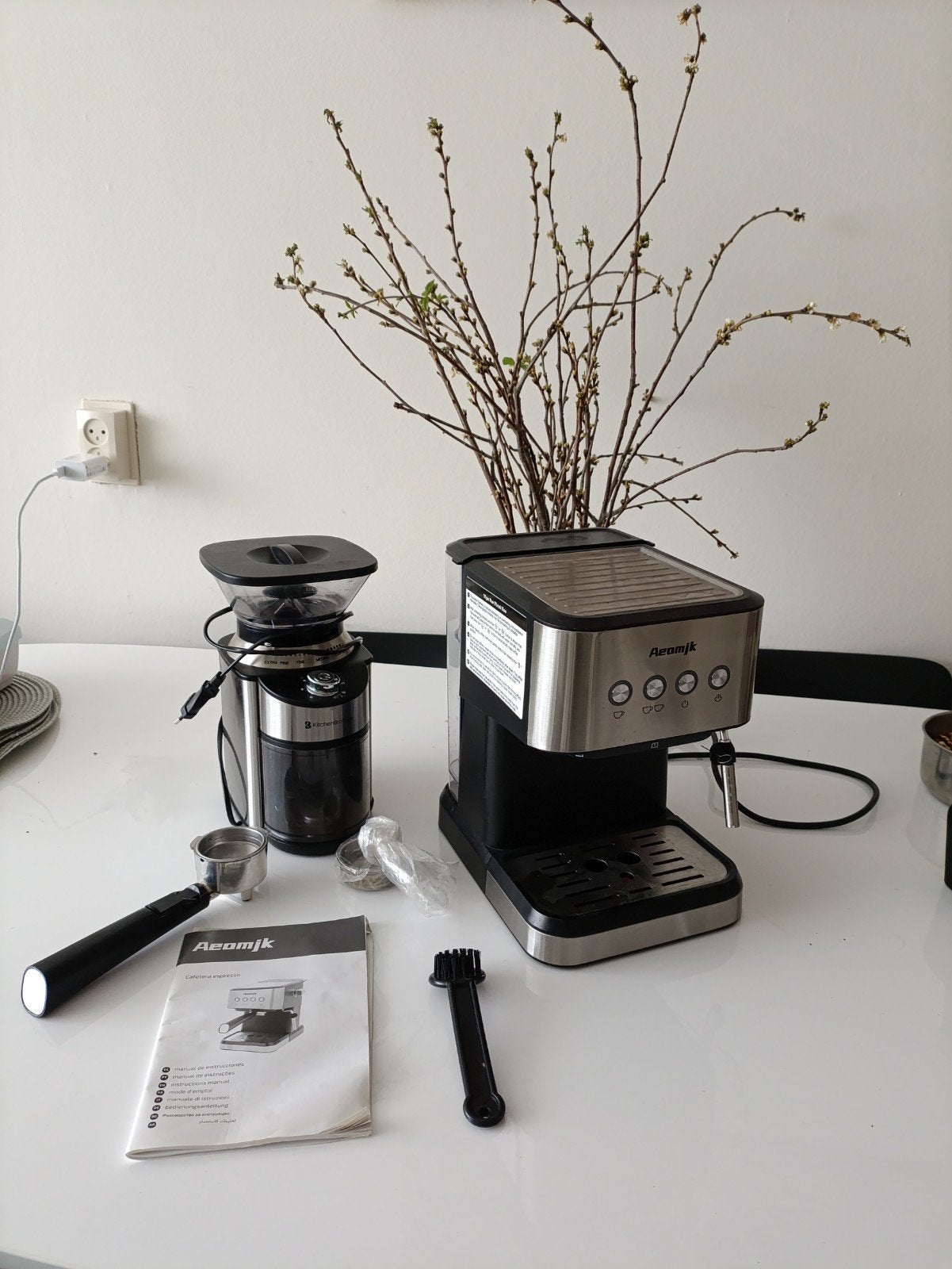 AeoMjk Espressomachine met KitchenBrothers Koffiemolen, Witgoed en Apparatuur, Espresso apparaat, Zo goed als nieuw, 2 tot 4 kopjes