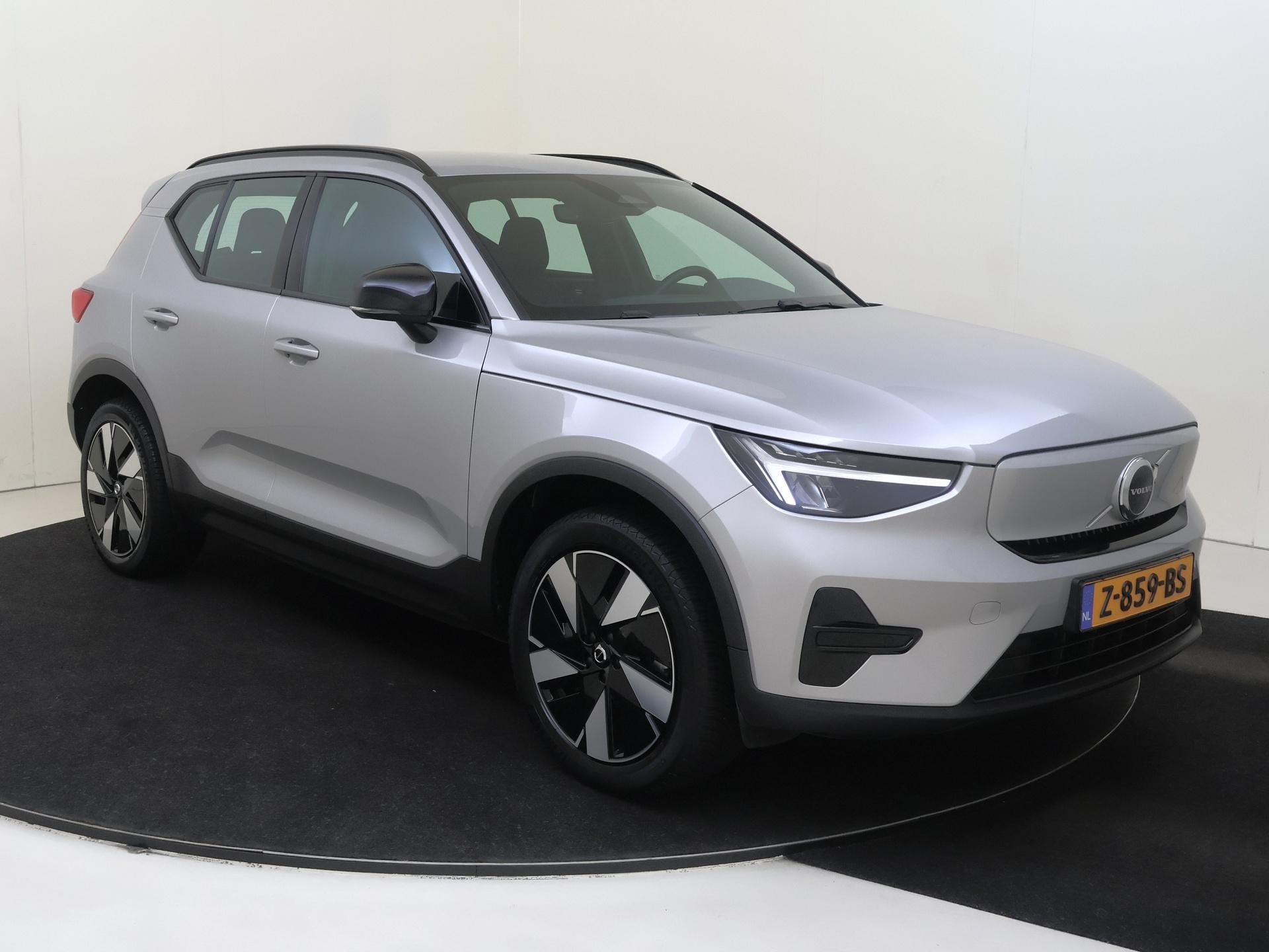 Volvo XC40 Single Motor Essential 69 kWh | Automaat | Achter, Auto's, Gebruikt, Origineel Nederlands, 420 min, 90 €/maand