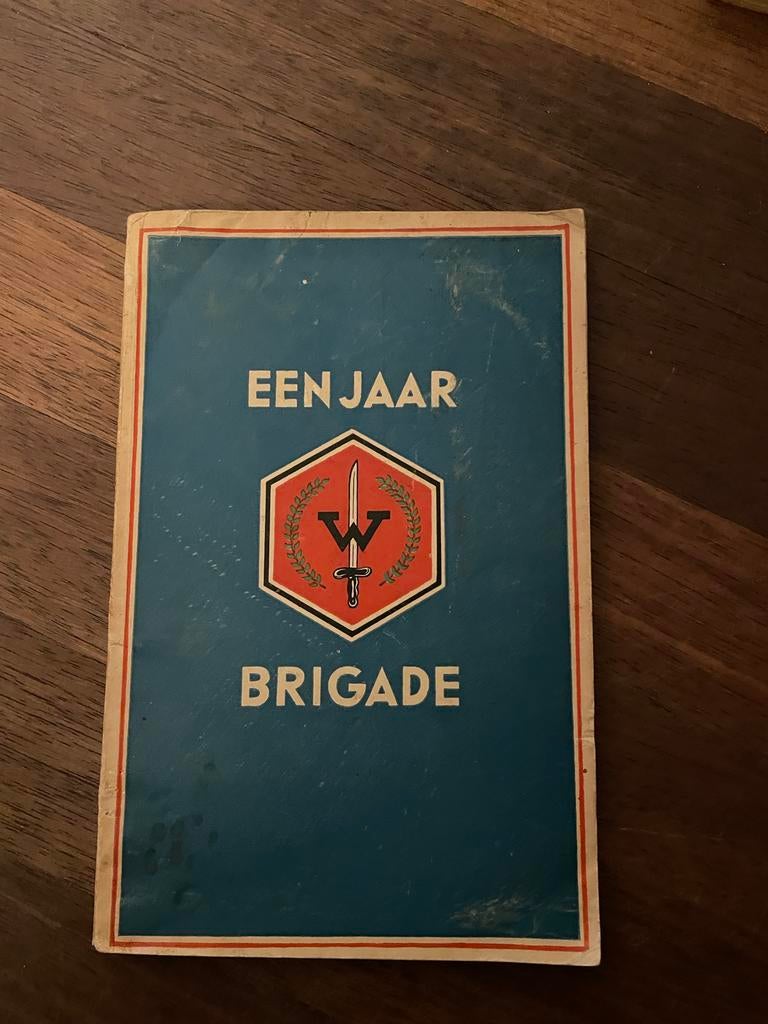 Gedenkboek "Een Jaar W-Brigade" - 1947, Boeken, Ophalen of Verzenden, 1945 tot heden, Gelezen, Landmacht