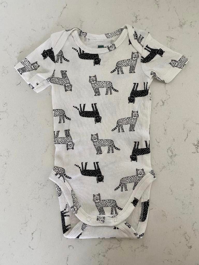 HEMA bamboe romper panters zwart/wit maat 50/56 |babykleding, Ophalen of Verzenden, Zo goed als nieuw, Jongetje of Meisje, Nacht- of Onderkleding