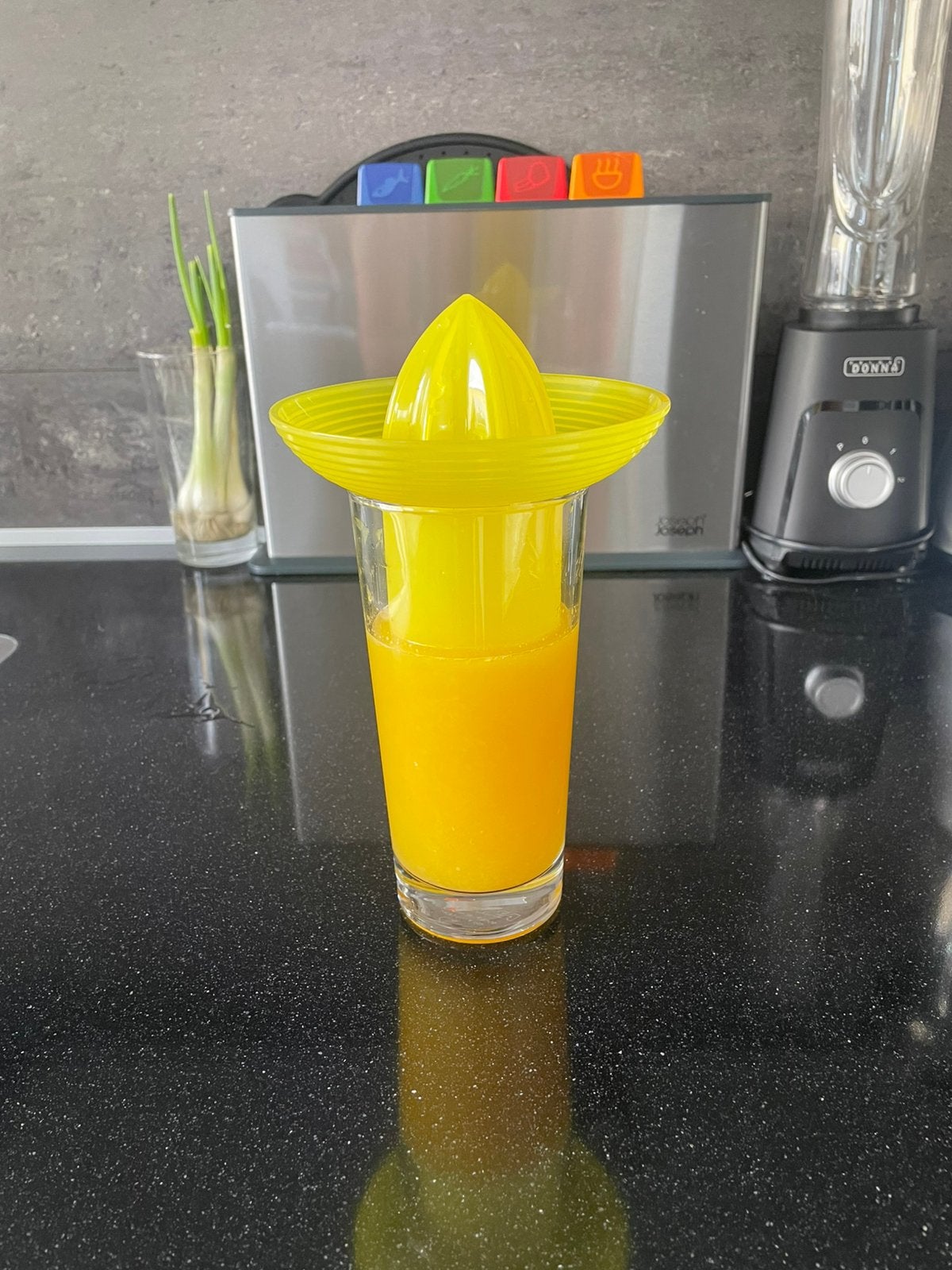 Tupperware citruspers sinasappelpers geschikt voor op glas, Ophalen of Verzenden, Zo goed als nieuw, Citruspers