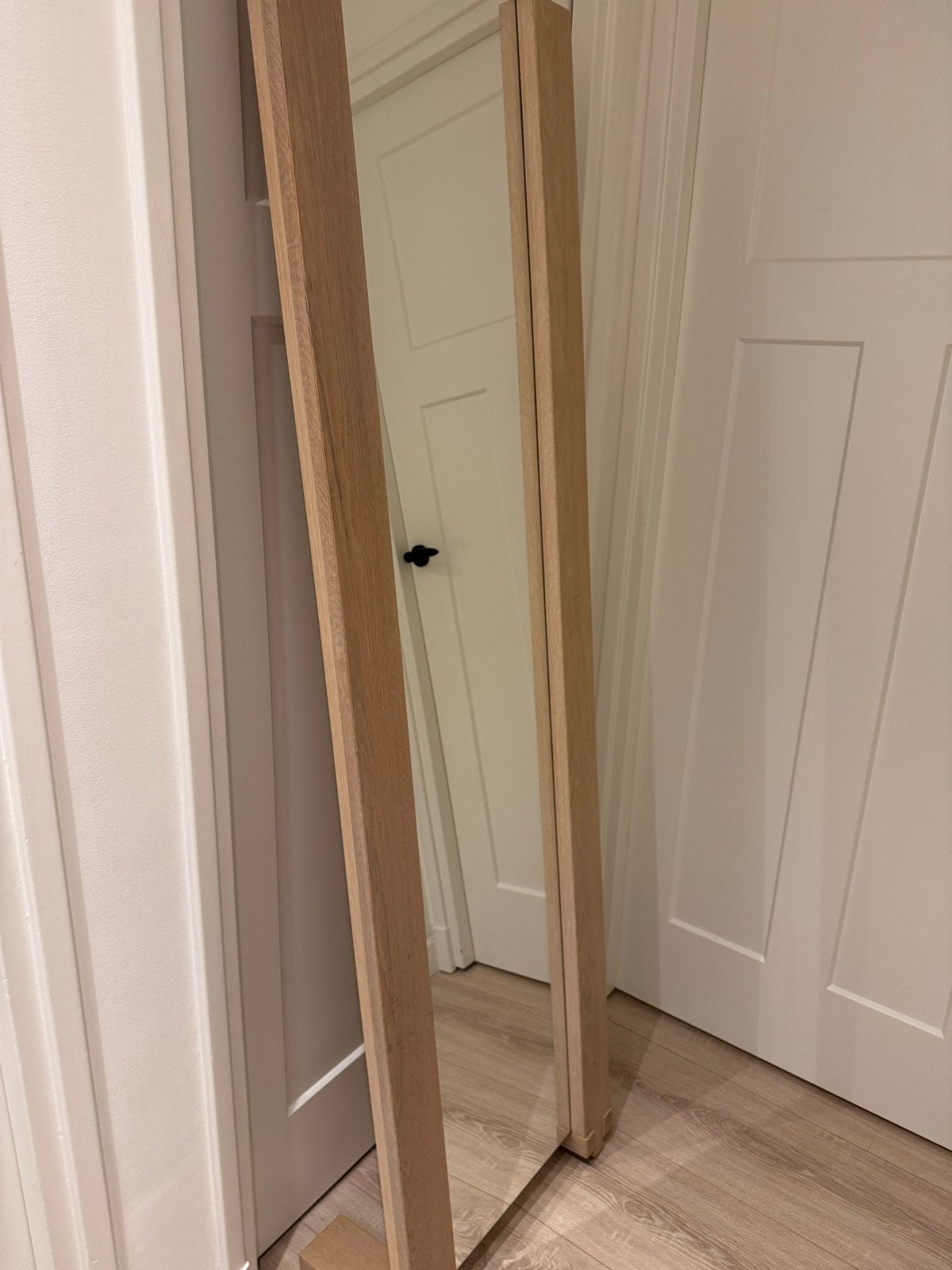 Houten passpiegel met standaard, Huis en Inrichting, Woonaccessoires | Spiegels, Ophalen, Minder dan 50 cm, Gebruikt, 150 tot 200 cm