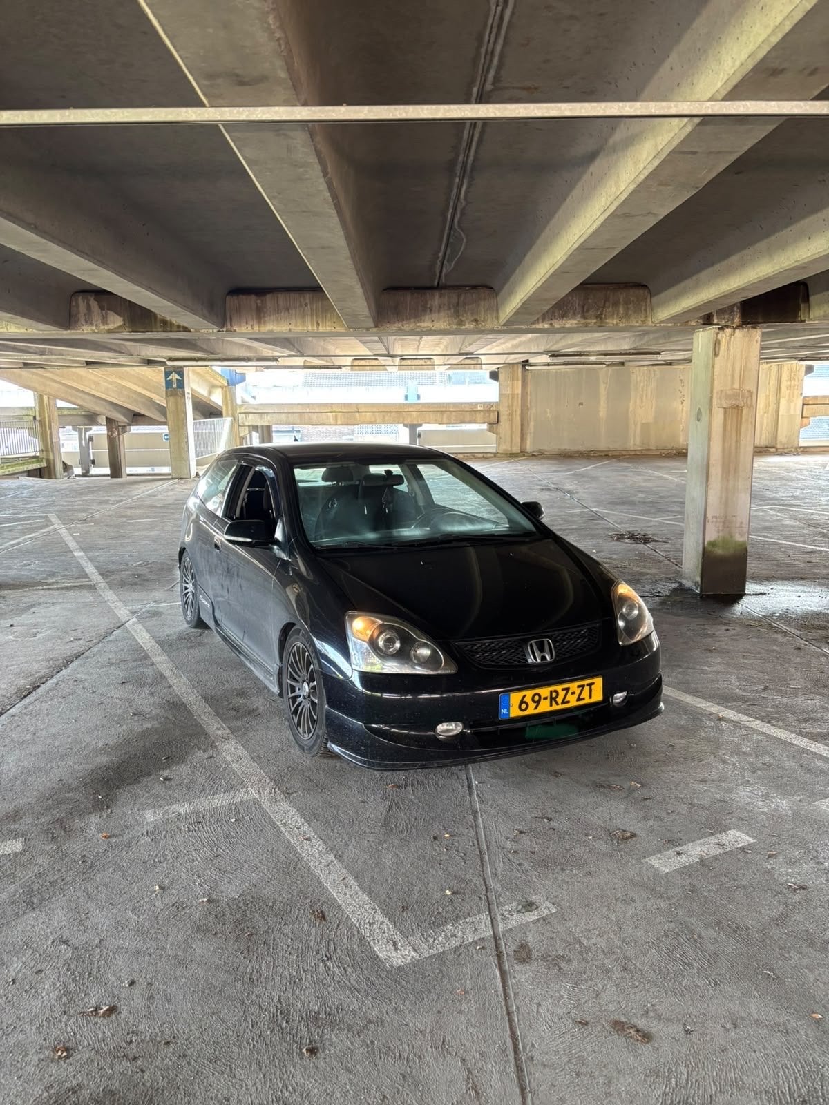 Honda Civic 1.4 I 3DR 2005 Zwart, Auto's, Voorwielaandrijving, 4 cilinders, 1396 cc, Origineel Nederlands