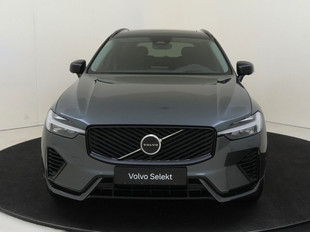 Volvo XC60 T6 AWD Ultra Dark | Luchtvering | Trekhaak | 360, Auto's, Automaat, Gebruikt, 4 cilinders, Leder en Stof
