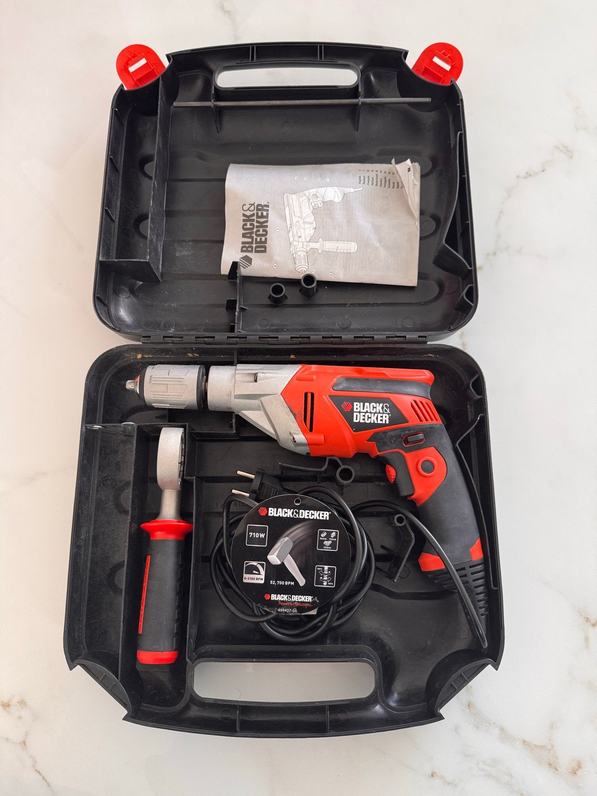 Black & Decker Boormachine 710W met koffer, Boormachine, Ophalen of Verzenden, Klopboormechanisme, Gebruikt