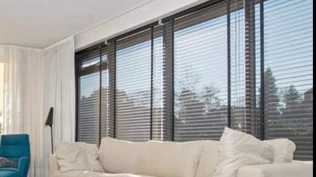 5x Zwarte Luxaflex met Lichtdoorlatende Lamellen (183 cm hoo, Ophalen, Gebruikt, Zwart