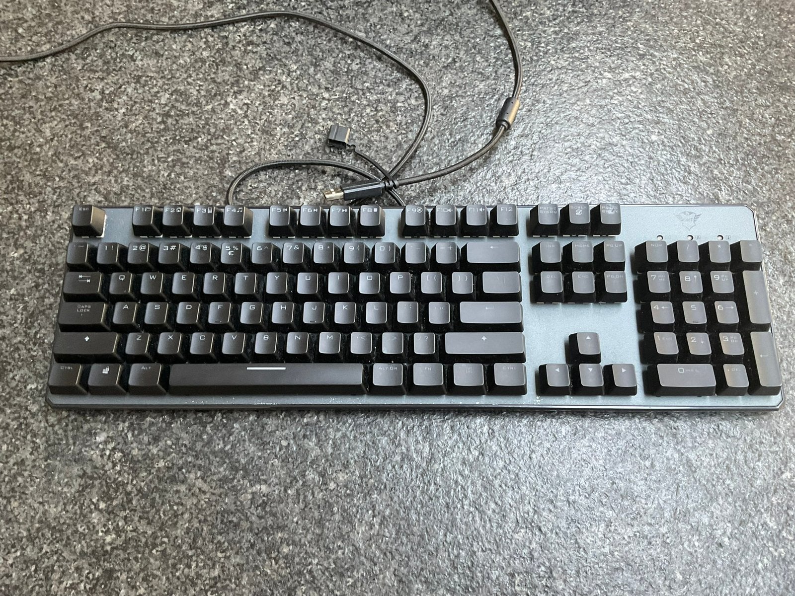 Trust GXT 865 Asta Zwarte USB QWERTY Toetsenbord, Ophalen, Gaming toetsenbord, Zo goed als nieuw, Trust