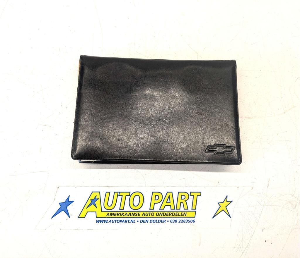 Chevrolet Avalanche instructieboekje 2002, Auto-onderdelen, Gebruikt, Info@gm.com, Chevrolet, Ophalen of Verzenden