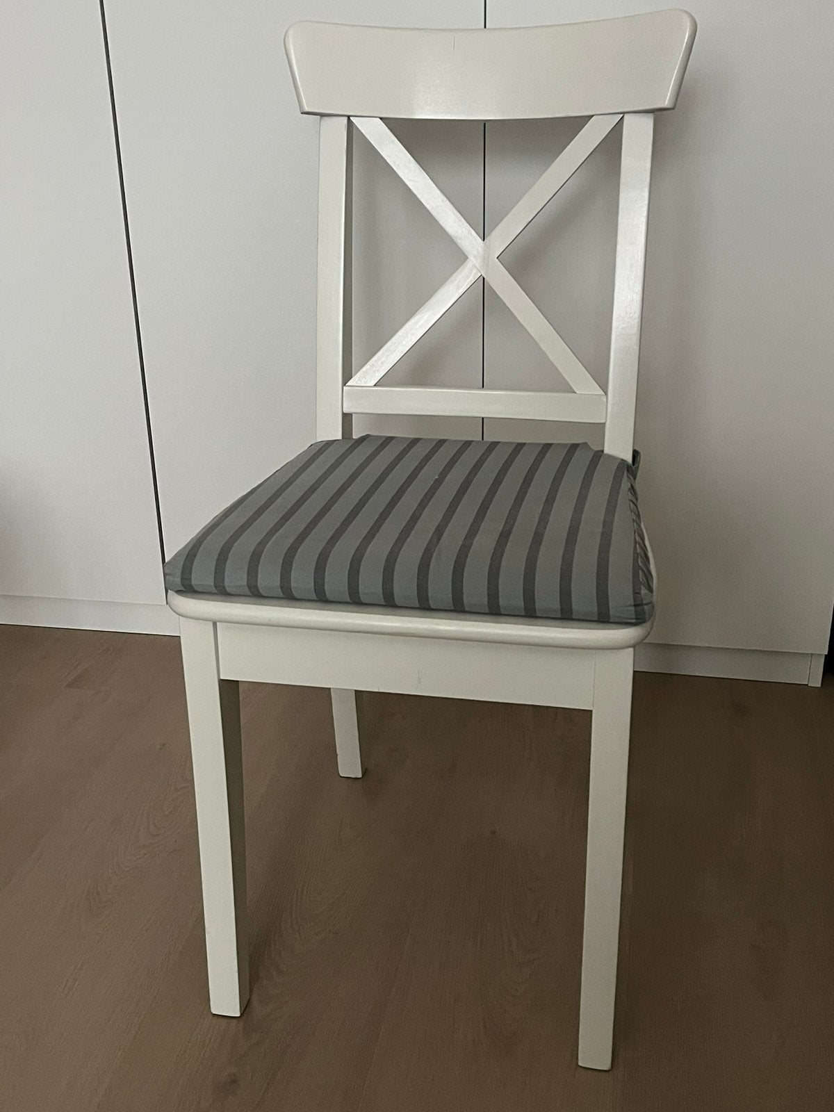 1x Ikea Rosentorp stoel, wit met kussen, Ophalen, Zo goed als nieuw, Wit, Eén