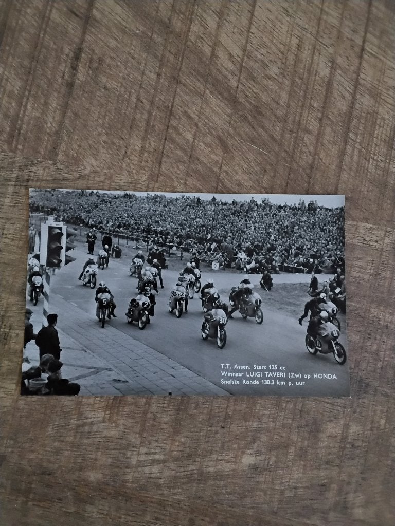 Echte foto ansichtkaart tt assen start 125 cc taveri, Ophalen of Verzenden, Nieuw, Motoren