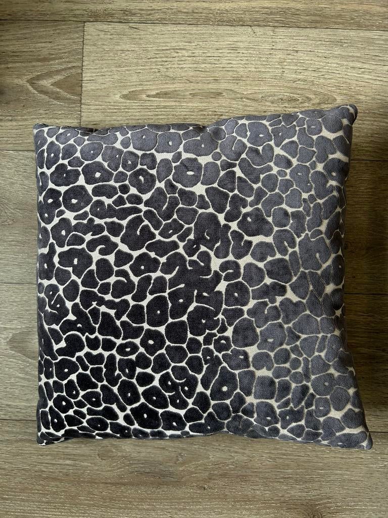 African style! Nieuw kussen panterprint, Ophalen of Verzenden, Nieuw, Grijs, Vierkant