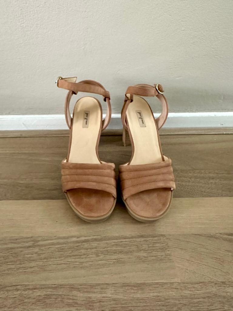 Sandalen met hak beige suede Paul Green maat 40.5, Kleding | Dames, Schoenen, Beige, Zo goed als nieuw, Sandalen of Muiltjes, Ophalen of Verzenden
