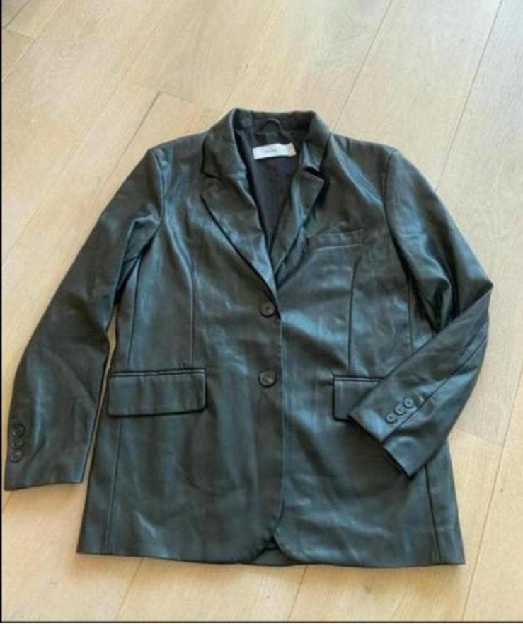 Bershka blazer M nieuwstaat, Kleding | Dames, Maat 38/40 (M), Zwart, Ophalen of Verzenden, Zo goed als nieuw