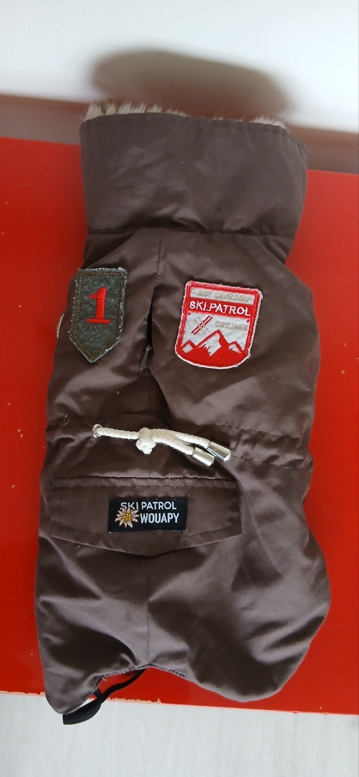 Wouapy Ski Patrol hondenjas bruin – ruglengte 30 cm – winter, Dieren en Toebehoren, Overige merken, Ophalen of Verzenden, Gebruikt