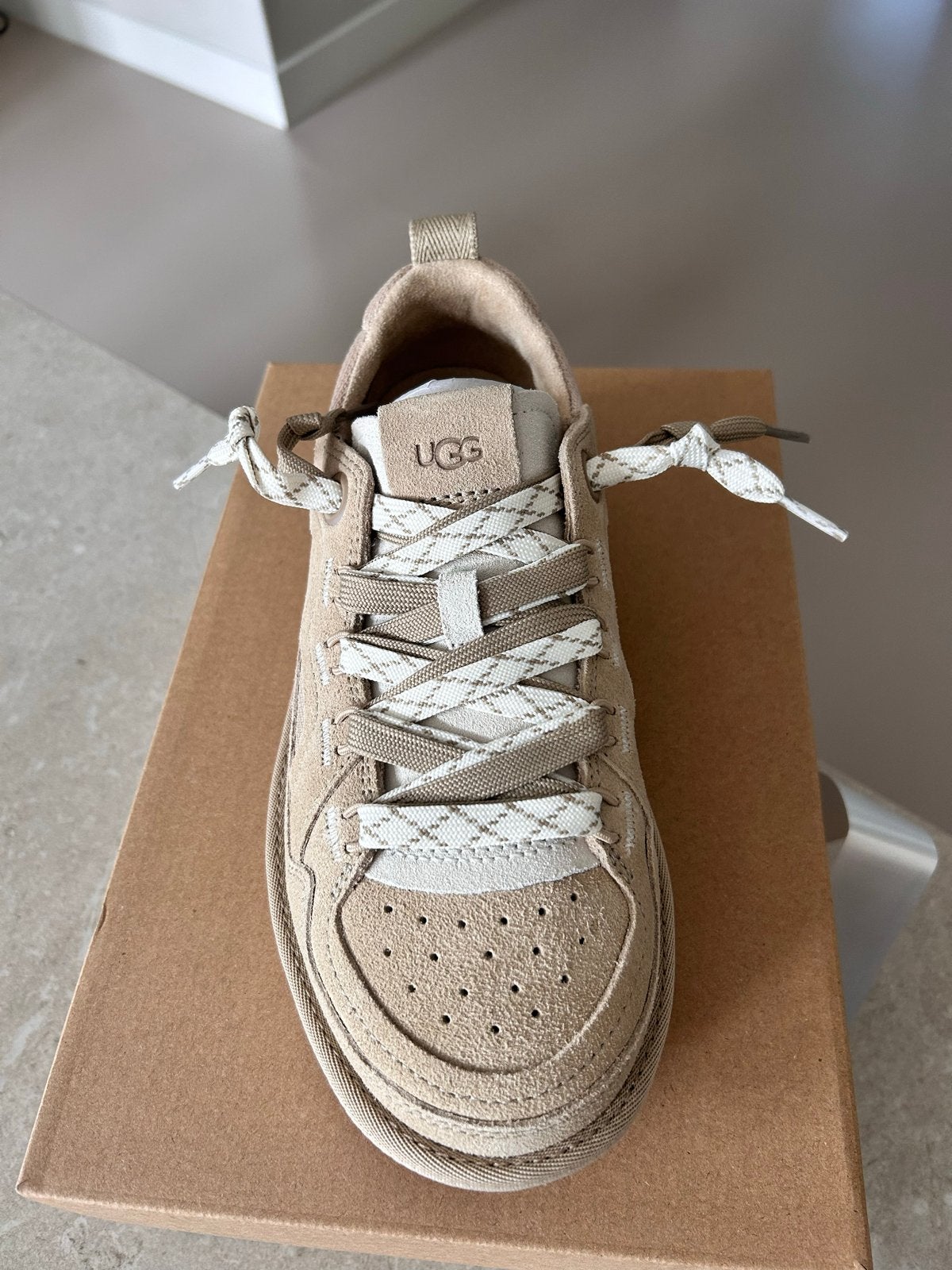 Ugg minimel sneakers, Beige, Ophalen of Verzenden, Sneakers of Gympen, Zo goed als nieuw