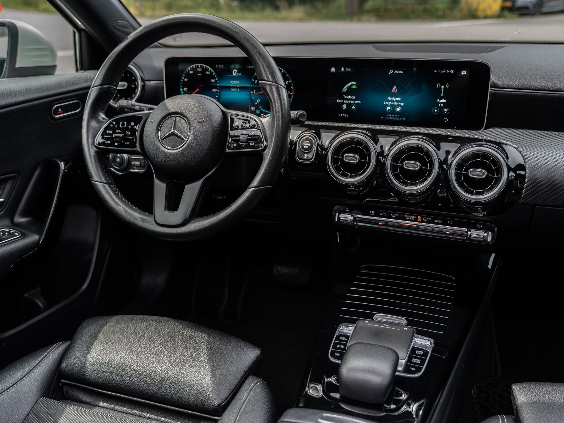 Mercedes-Benz A-klasse 200 Launch Edition - PANORAMADAK - ZW, Auto's, Lichtsensor, Gebruikt, 4 cilinders, Bedrijf
