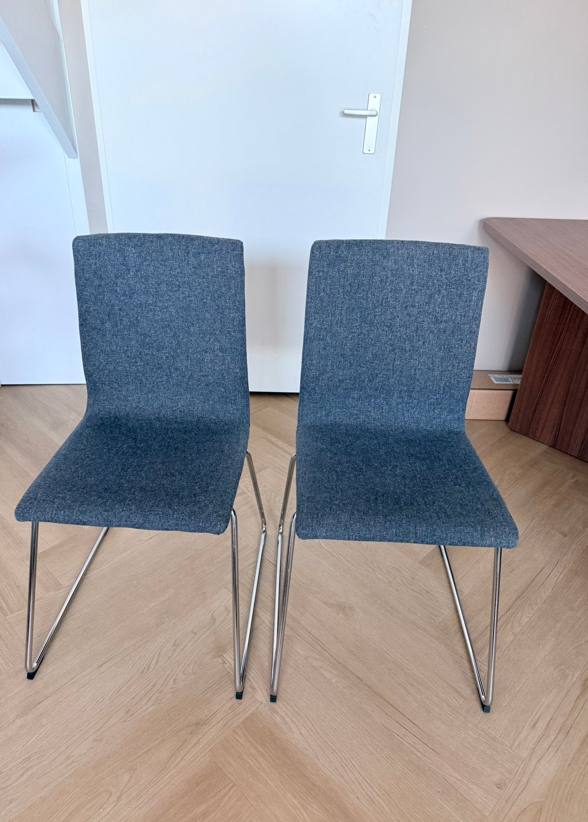 Twee grijze IKEA LILLÅNÄS eetkamerstoelen, Huis en Inrichting, Ophalen, Zo goed als nieuw, Grijs, Twee