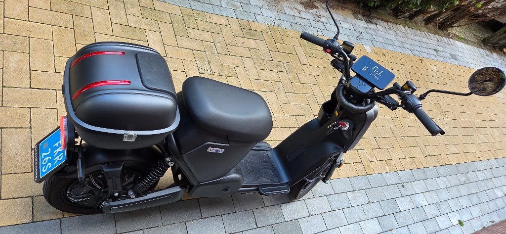 Foto 2 van IVA E-GO S2 Elektrische Scooter - Zo goed als nieuw