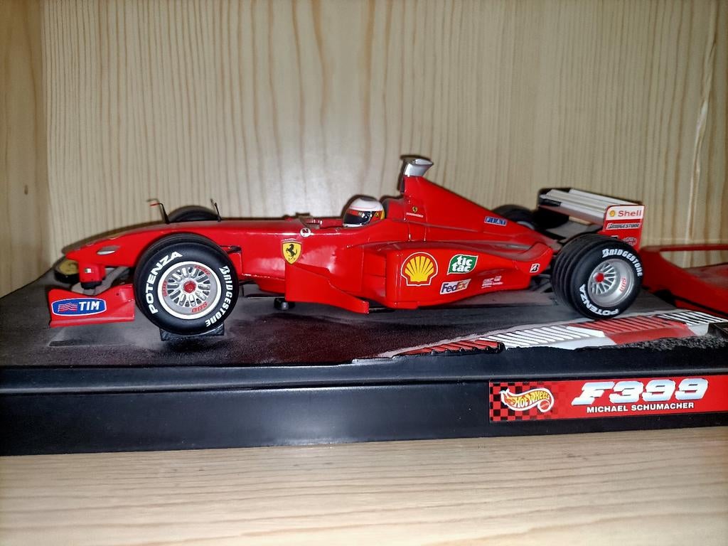 Ferrari f399 formule 1 schumacher 1/18 hotwheels, Ophalen, Zo goed als nieuw, Hot Wheels