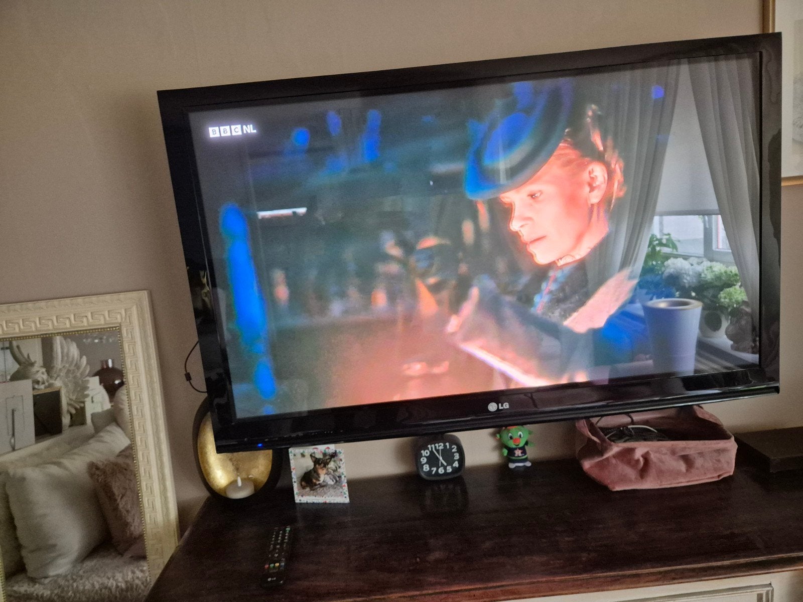 Lg  tv  met beugel ,doorsnee 140 cm , 61 inch, Ophalen of Verzenden, Zo goed als nieuw, Audio
