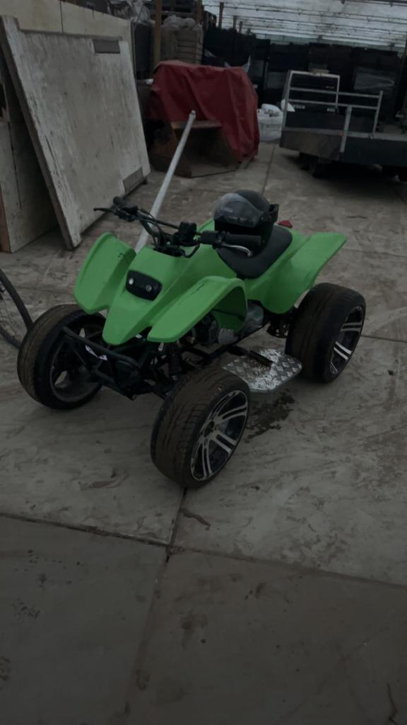 Quad met 70cc aerox blok en brom kenteken, Fietsen en Brommers, Minibikes, Midibikes en Pitbikes, Ophalen, Gebruikt, 70 cc, Overige typen