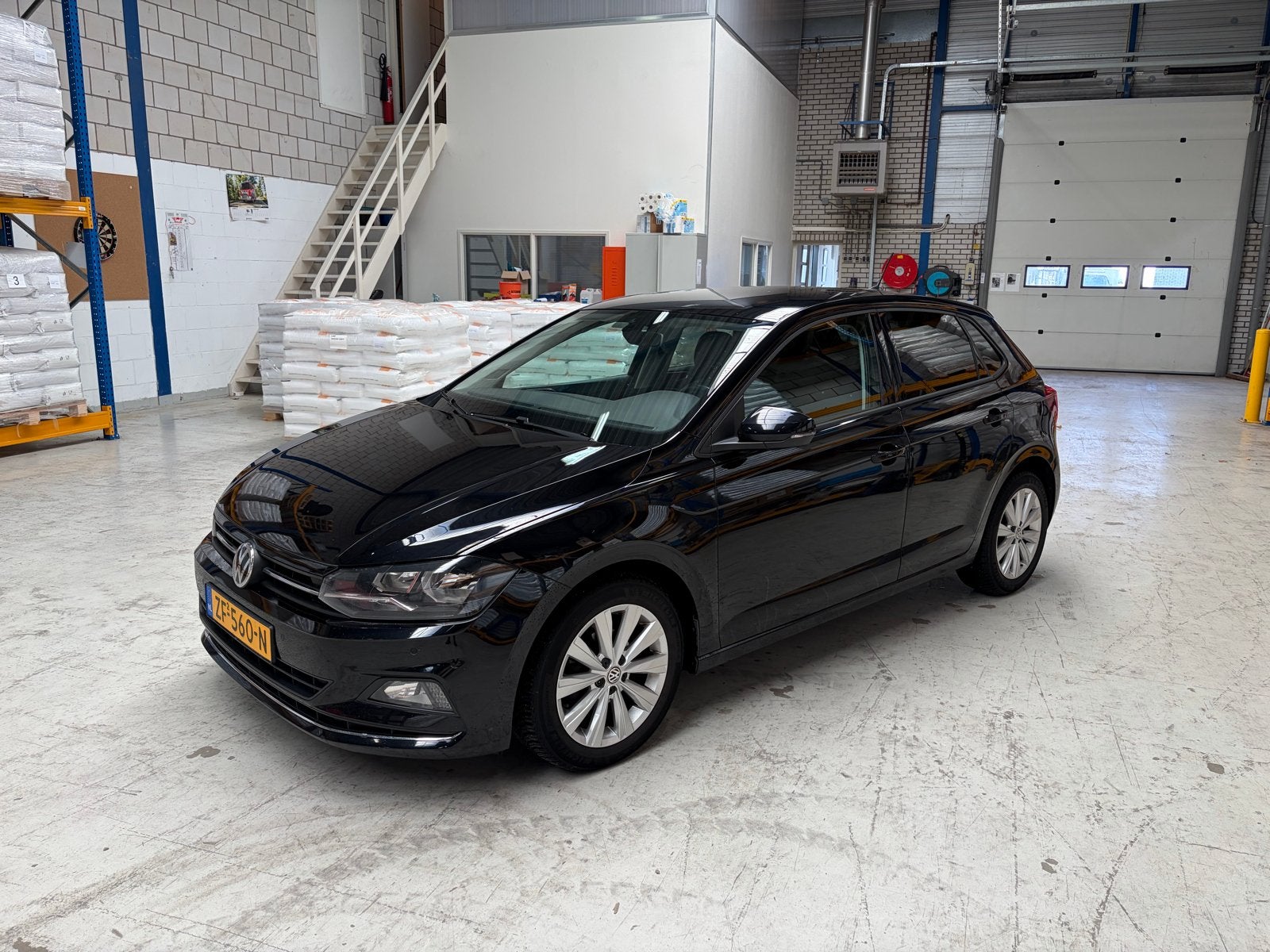 Volkswagen Polo 1.0 TSI 95pk 2018 Zwart, Auto's, Voorwielaandrijving, 40 €/maand, Handgeschakeld, 570 kg