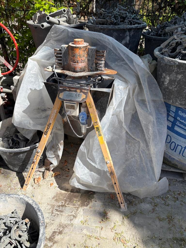 Stenenbikker voor hergebruik oude stenen (220V), Ophalen, Gebruikt