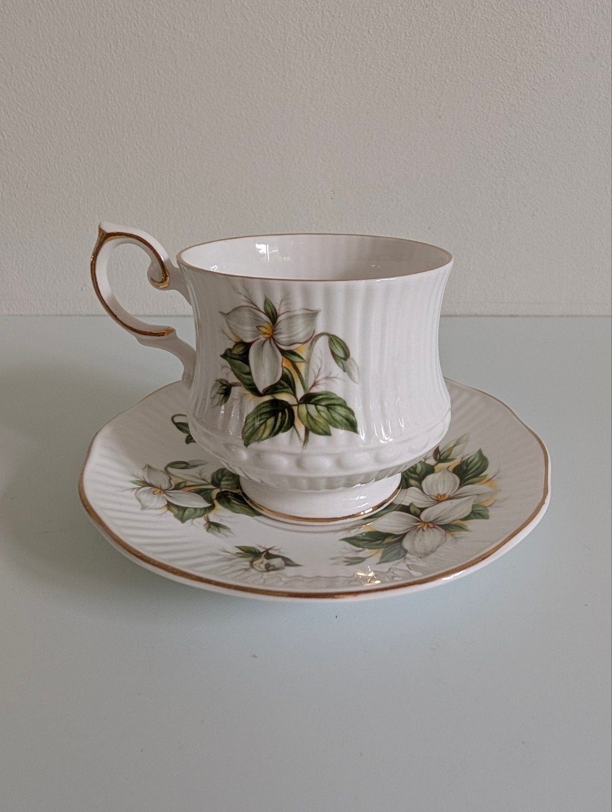 Queen’s Fine Bone China Trillium kop & schotel – Engeland, Ophalen of Verzenden