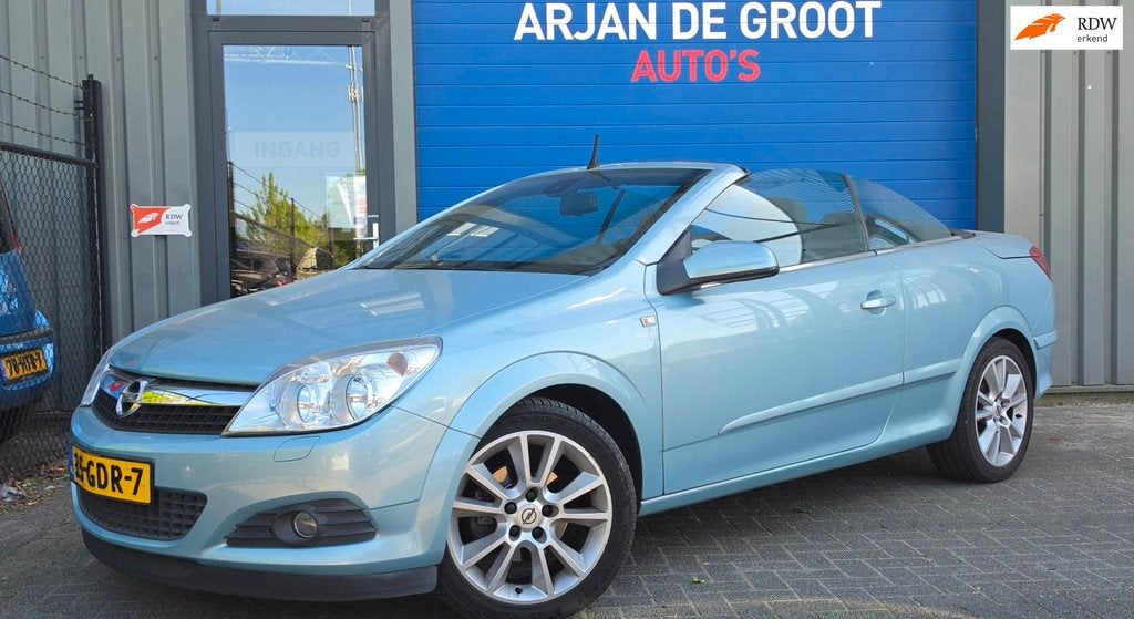 Opel Astra TwinTop 1.8 Temptation Cruise Leder NAP Distribut, Voorwielaandrijving, Gebruikt, Zwart, 4 cilinders
