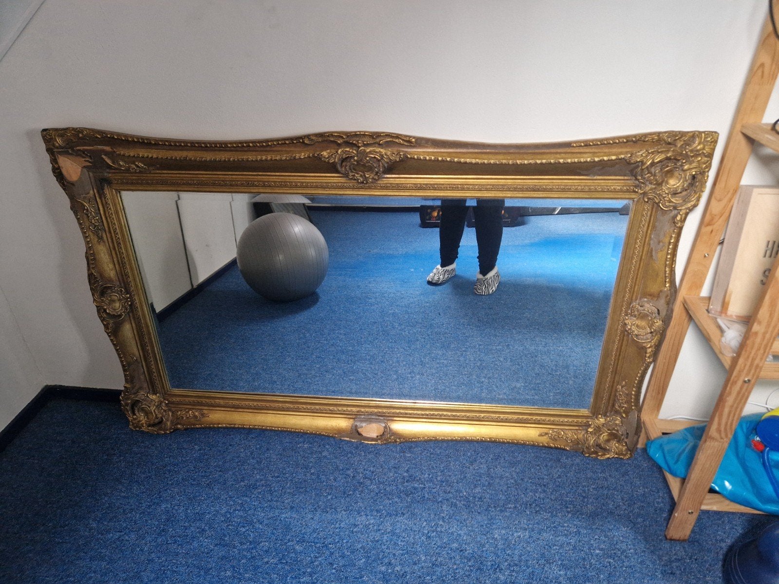 Grote antieke spiegel met gouden barok lijst - beschadigd, Ophalen, Rechthoekig, 100 tot 150 cm, Minder dan 100 cm