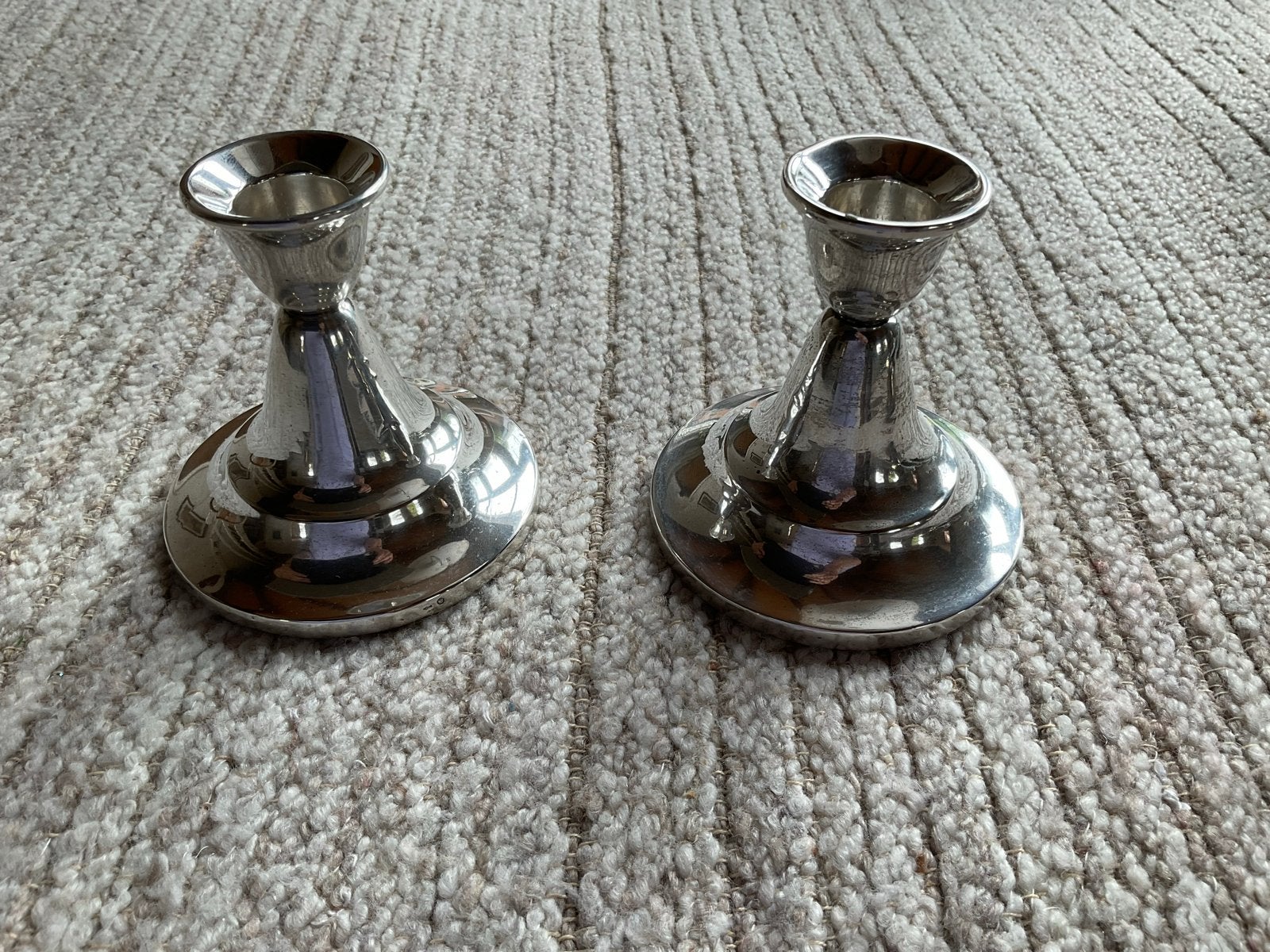 Twee sterling zilveren kaarsenstandaards, 255 gram, Antiek en Kunst, Ophalen of Verzenden, Zilver