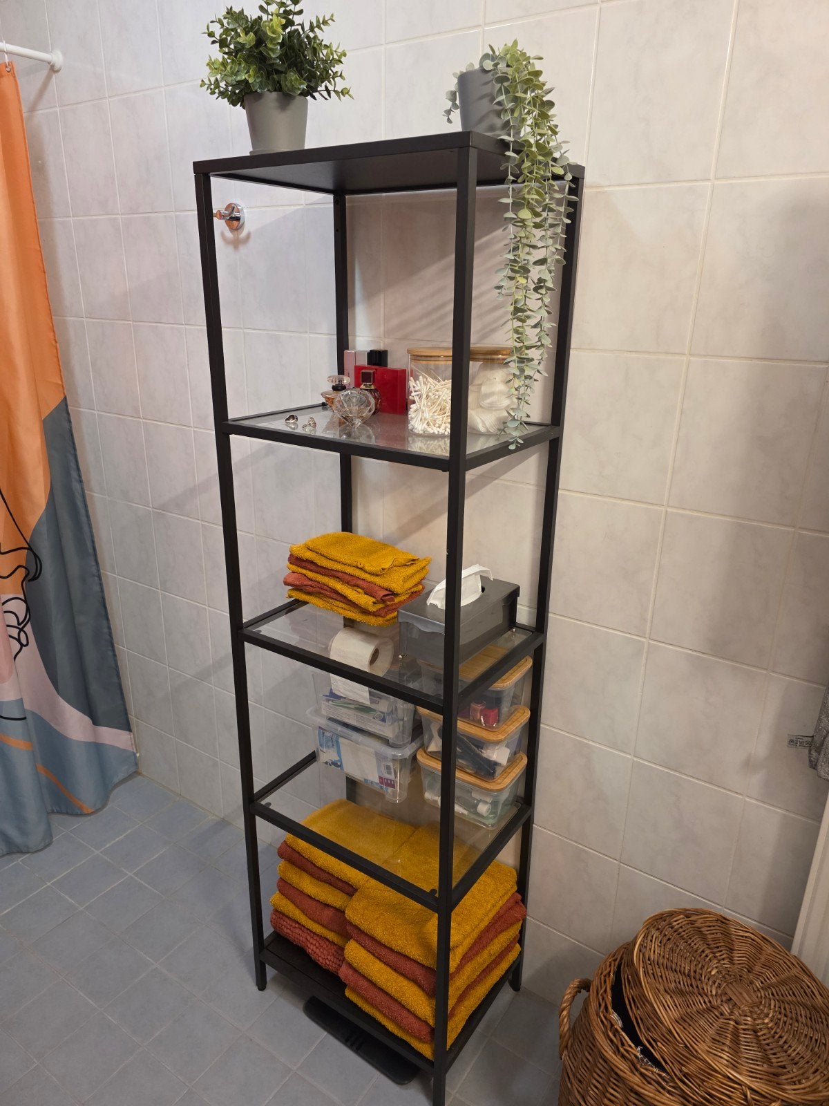IKEA Vittsjö metalen stellingkast met glazen planken, Ophalen, Zo goed als nieuw